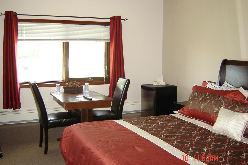 Midway Motel Radisson Стая снимка